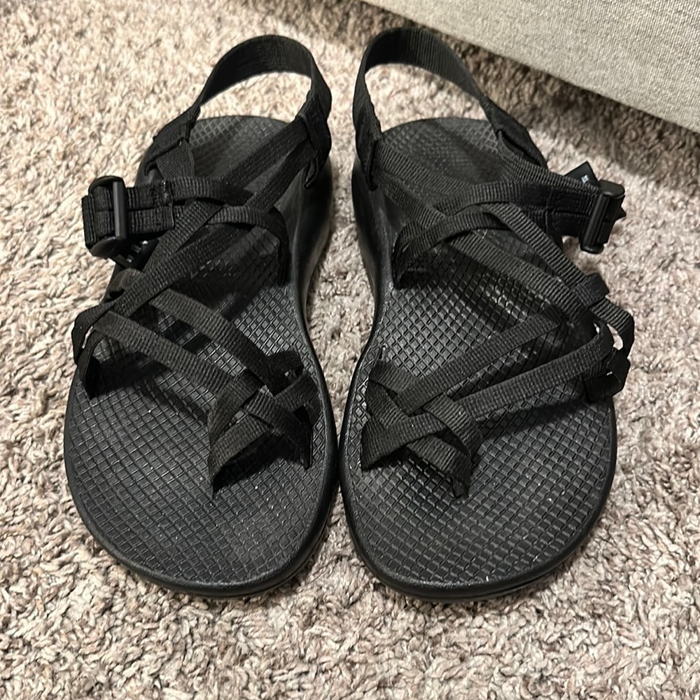 Chaco Women's ZX/2 Cloud Outdoor Sandal
Size 7W. Black. Worn Once. Like New.